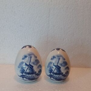 Elesva Delft Blue Holland Wind mill Salt and Pepper Shaker Good Condition
